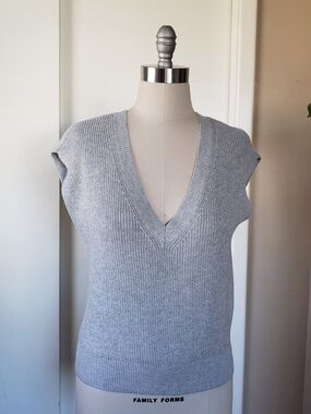 Ann Taylor Weekend Sweater Vest Size Medium!
